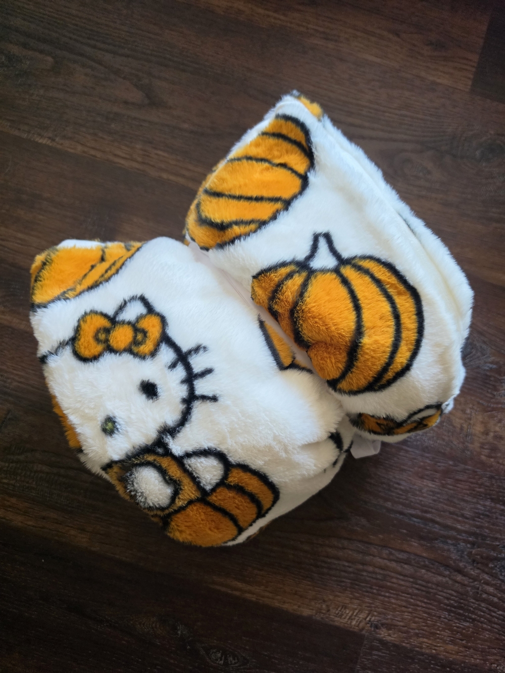 Hello Kitty Pumpkin Plush Blanket